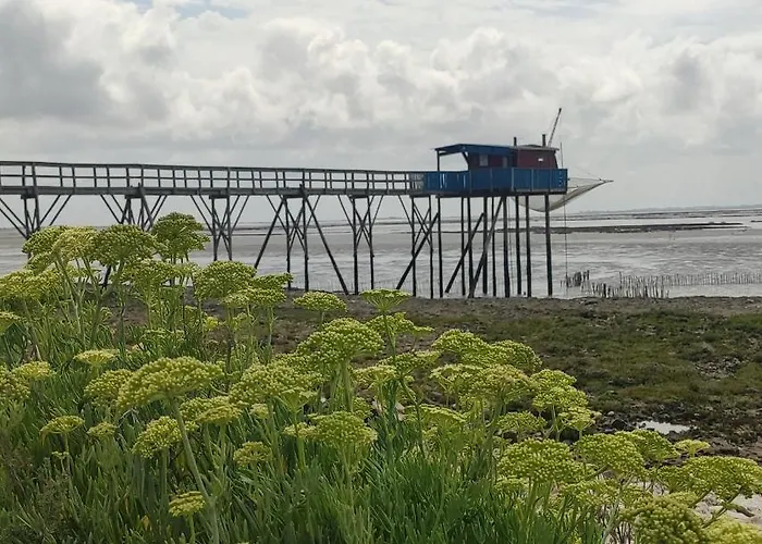 De La Ramee بيت للعطل Bords